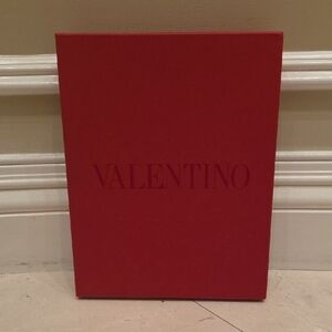 BRAND NEW AUTHENTIC VALENTINO ITALY GIFT BOX SHIRT 12"×9.5"×1.5"